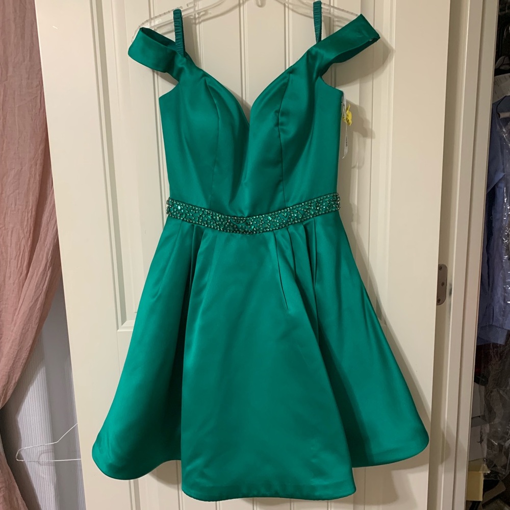 Off the shoulder Emerald Sherri Hill size 4